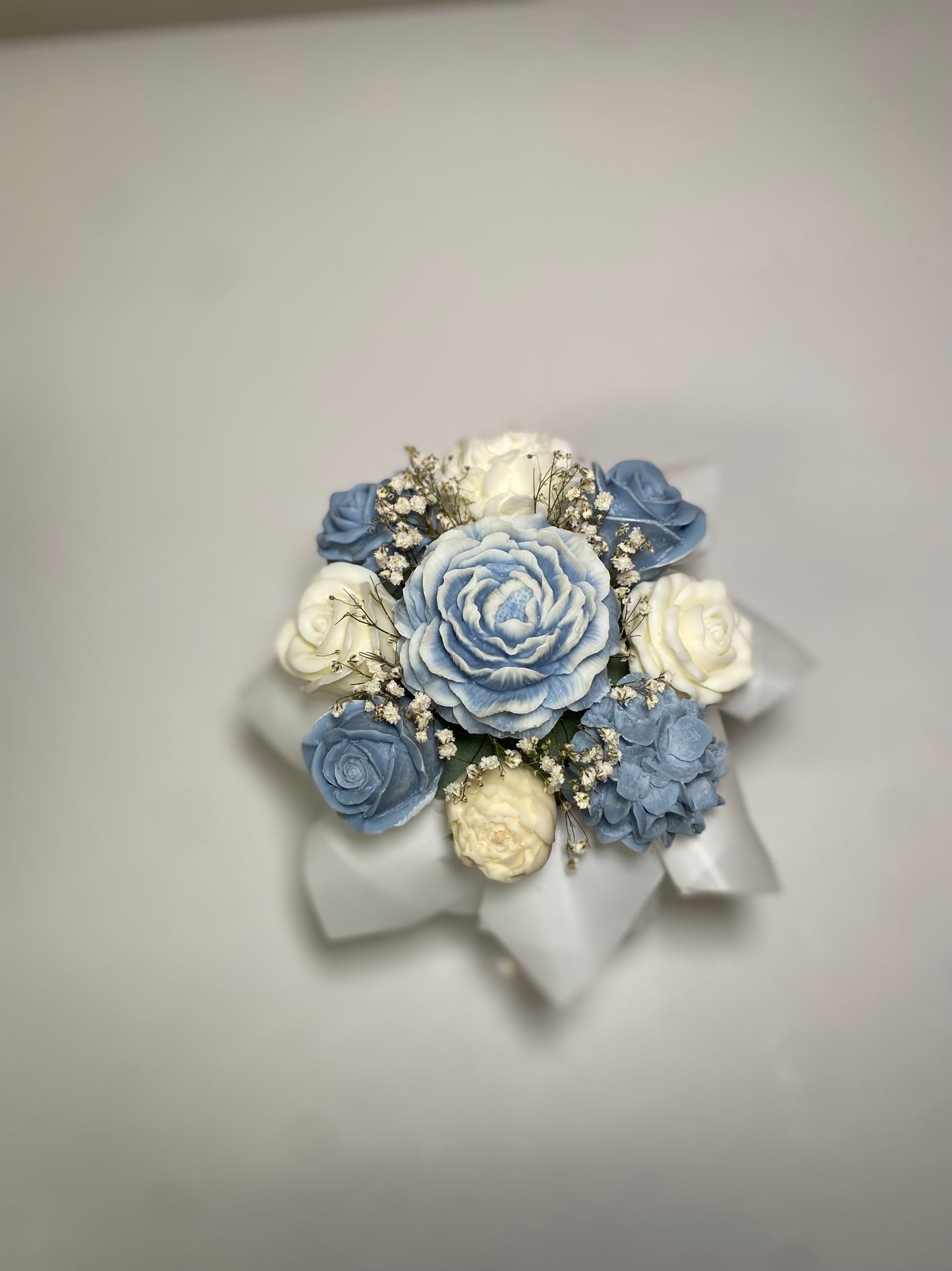 Light Blue & white wax Melt Arrangement