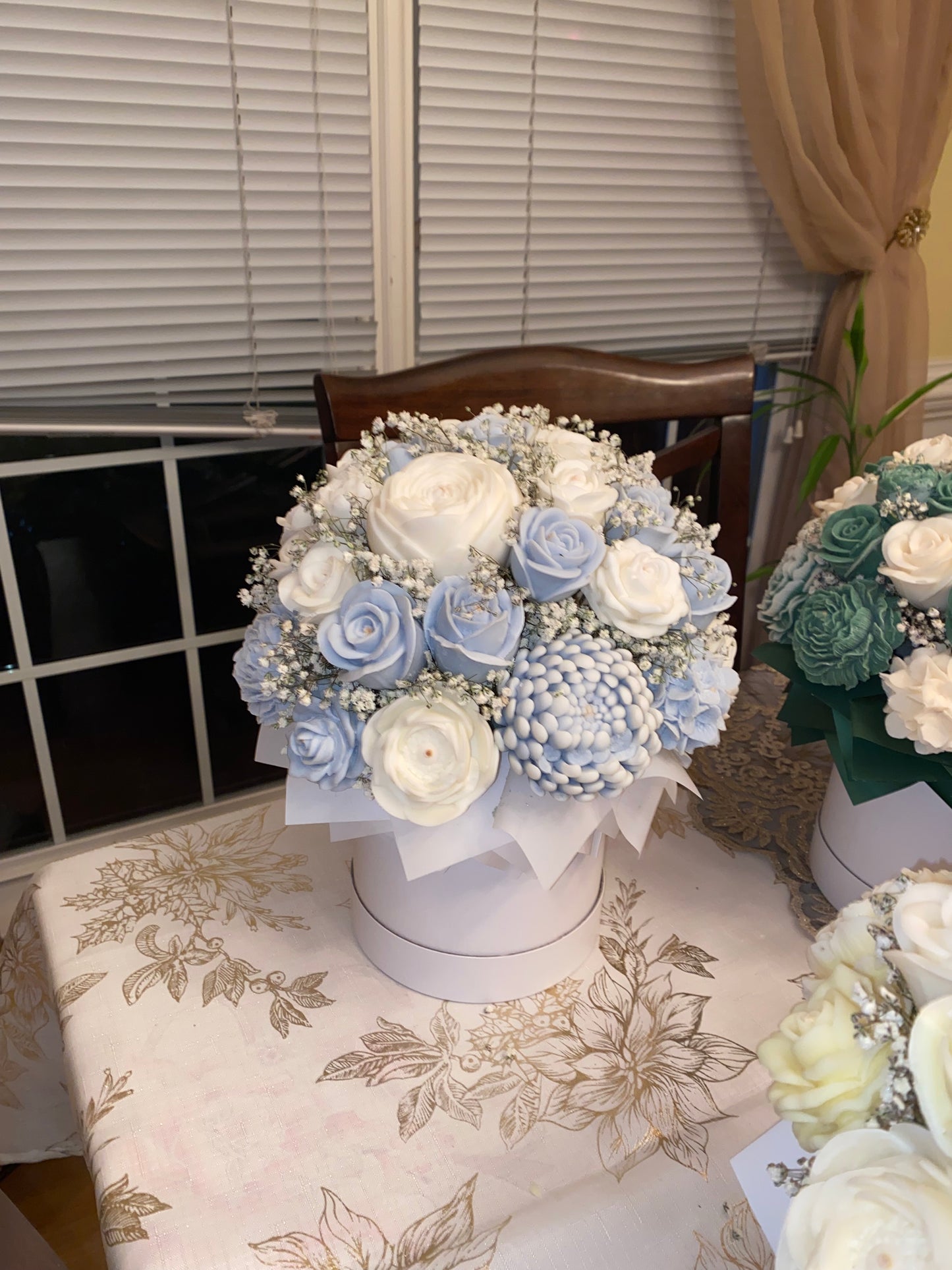Light Blue & white wax Melt Arrangement